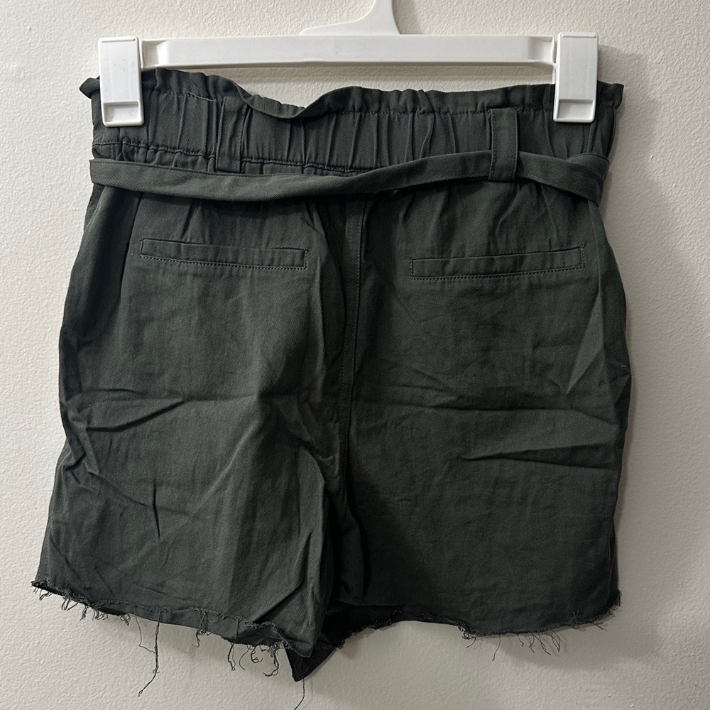 KENDALL & KYLIE Olive Green Paperbag Shorts Belted $47 SIZE SMALL Casual Frayed - Picture 2 of 6